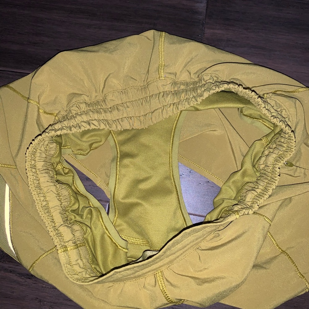 Lululemon shorts - Picture 5 of 6